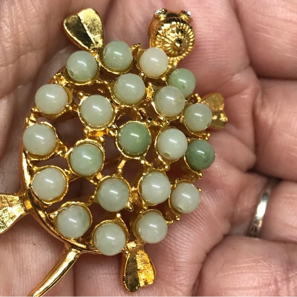 Jade Beaded Shell Turtle Brooch - Picture 2 of 8